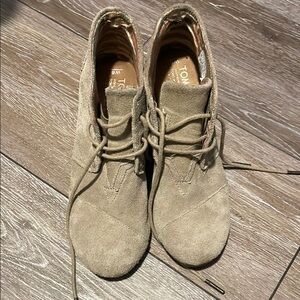 Toms Tan Lace Up Boots Suede Desert Style